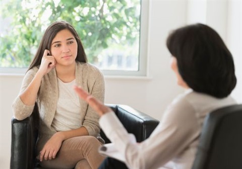 GettyImages-Teen Talking to Therapist
